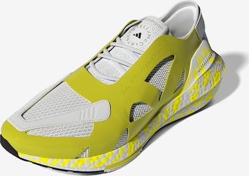 adidas by Stella McCartney حذاء للركض بـ أصفر: الأمام