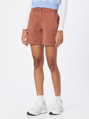 Urban Classics Regular Cargo Pants in Brown: front