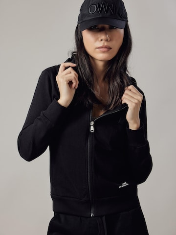 Sweat-shirt 'Felpa con Cappuccio e Zip' OWN Off With Nature en noir : devant