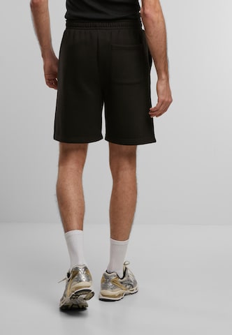 Urban Classics Regular Shorts in Schwarz
