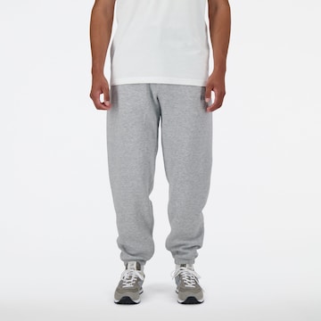 new balance Broek 'Iconic Collegiate' in Grijs: voorkant