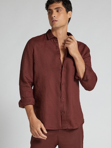 IUMAN Intimissimi Regular Fit Hemd in Braun
