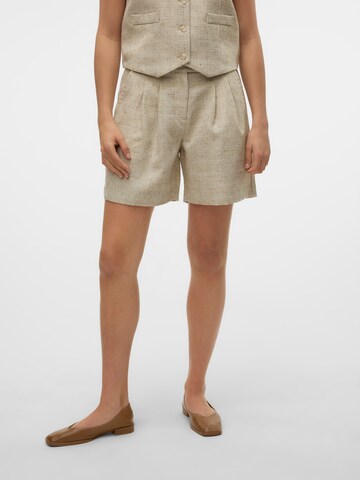 regular Pantaloni con pieghe 'VMMAJ' di VERO MODA in beige: frontale