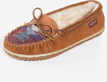 Minnetonka Mocassins 'Tilia' in Bruin: voorkant