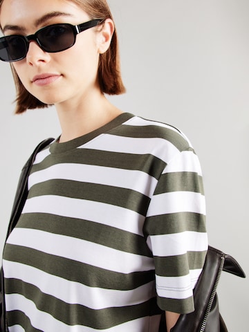 T-shirt 'SLFESSENTIAL' SELECTED en vert