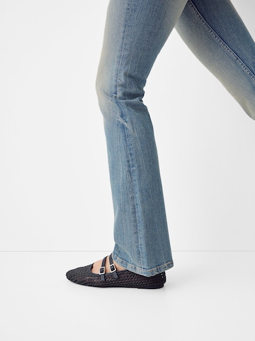 Bershka Boot cut Jeans in Blue