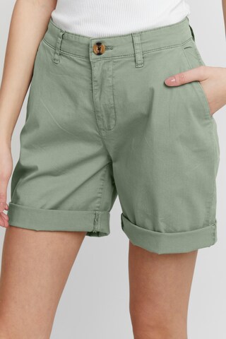 Oxmo Regular Pants 'Charline' in Green: front