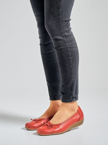 VITAFORM Ballet Flats in Red: front