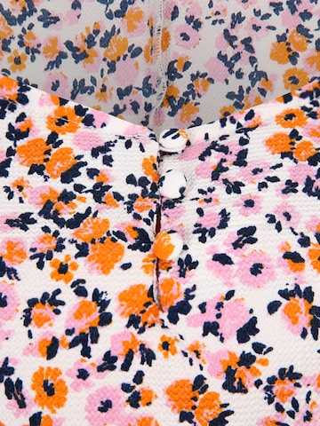 Top de la Vero Moda Curve pe alb