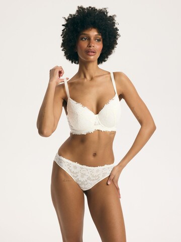 Panty 'Slip Luna, florale Spitze, mit Baumwollzwickel, normale Leibhöhe' di ESOTIQ in beige