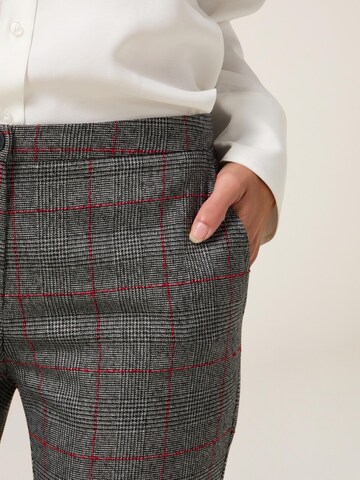regular Pantaloni di oltre in grigio