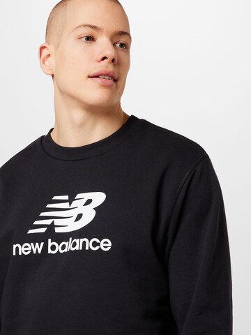 new balance Sweatshirt 'Essentials' in Zwart