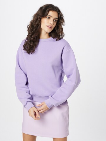 Sweat-shirt Gina Tricot en violet : devant