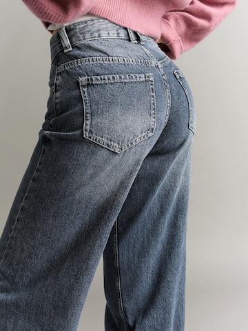 Bershka Barrel Jeans i blå