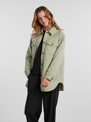 PIECES Between-Season Jacket 'Taylor' in Green: front