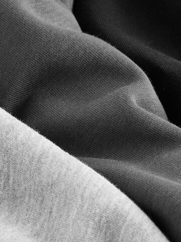 regular Pantaloni di Next in grigio