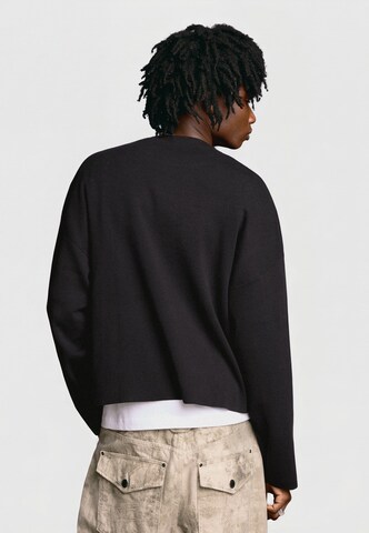 Pulover de la Bershka pe negru