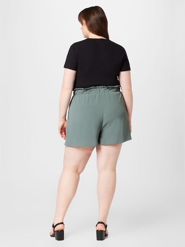 ABOUT YOU Curvy - Loosefit Calças com pregas 'Lia' em verde