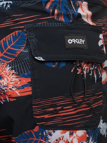 OAKLEY Обычный Пляжные шорты 'TROPICAL BLOOM 18' в Черный