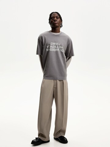Loosefit Pantaloni con pieghe di Bershka in beige: frontale