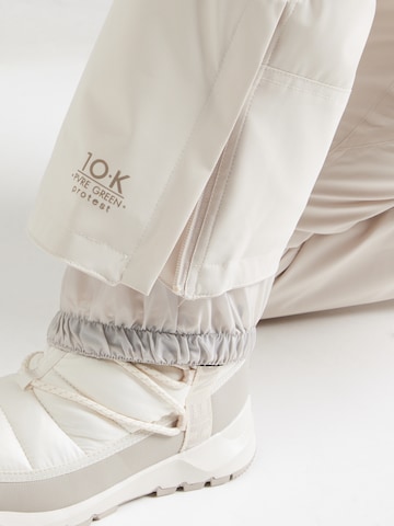 PROTEST - regular Pantalón deportivo 'CINNAMONES' en blanco