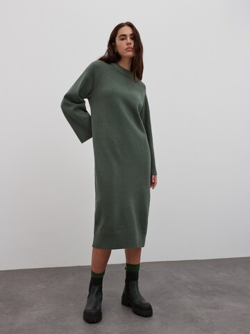 EDITED Knit dress 'Simi' in Green: front