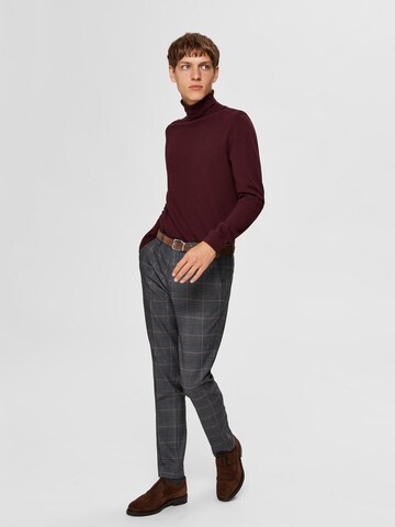 SELECTED HOMME Regular Fit Neulepaita 'Berg' värissä punainen