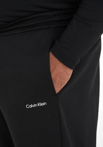 Calvin Klein Big & Tall Конический (Tapered) Штаны в Черный