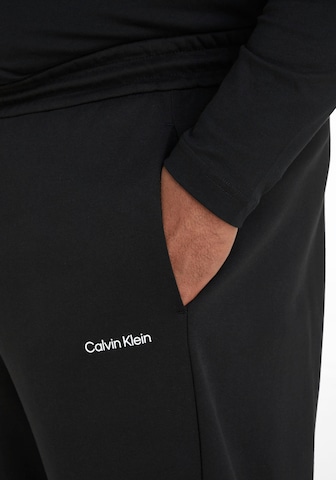 melns Calvin Klein Big & Tall Pakapēniski sašaurināts piegriezums Bikses