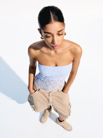 Bershka Body – modrá: přední strana