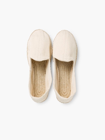 Scarpa bassa di Pisamonas in beige