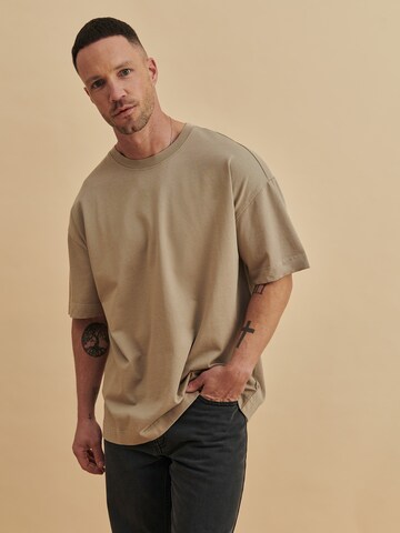 DAN FOX APPAREL Bluser & t-shirts 'Erik' i beige: forside