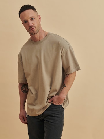 DAN FOX APPAREL - Camiseta 'Erik' en beige: frente