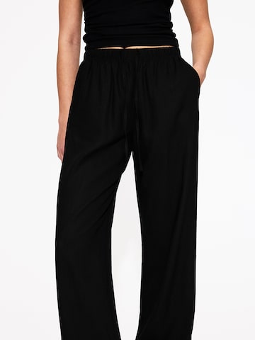Bershka Wide leg Trousers in Black