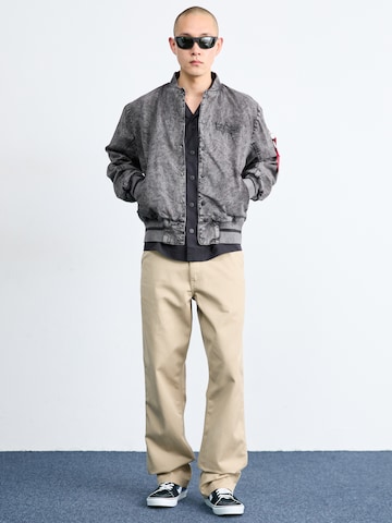ALPHA INDUSTRIES Демисезонная куртка в Черный