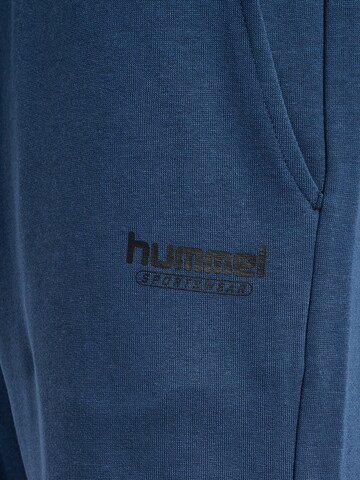 Hummel Tapered Sporthose in Blau