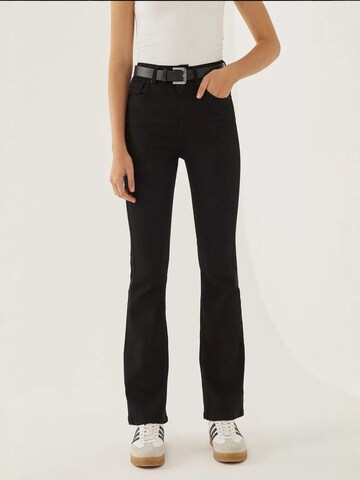 Hiccup Flared Jeans in Schwarz: Vorderseite