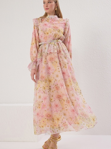 Trendyol Платье в Ярко-розовый: спереди