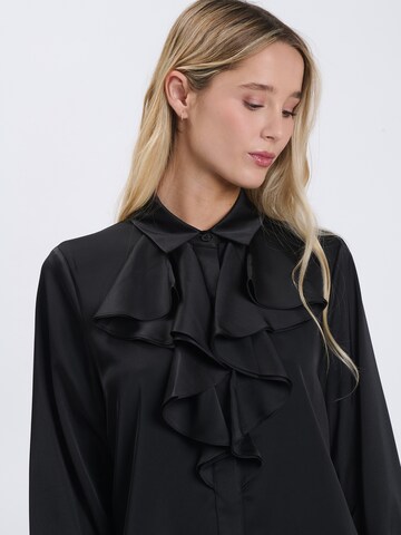 Influencer Blouse in Black