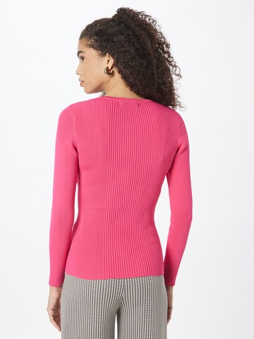Geacă tricotată de la Karen Millen pe roz