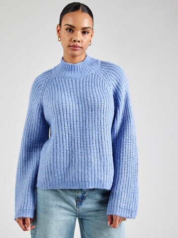 PIECES - Jersey en azul: frente