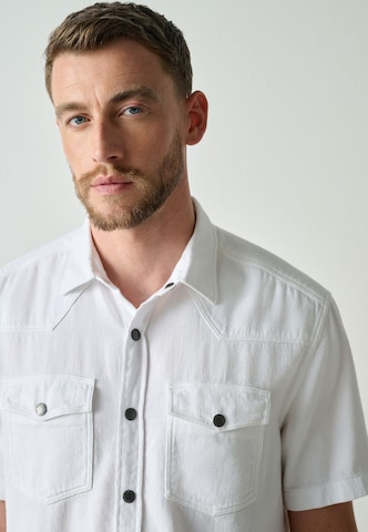 Coupe regular Chemise Next en blanc