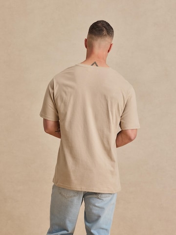 DAN FOX APPAREL T-shirt 'Cem' i beige