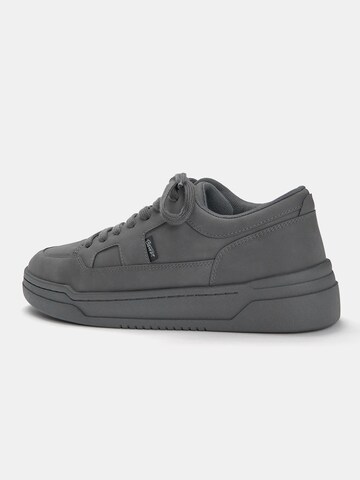 Sneaker bassa di Pull&Bear in grigio