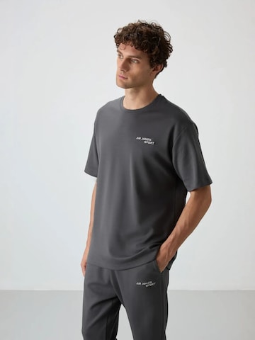 Tommy Life - Fato de desporto em cinzento
