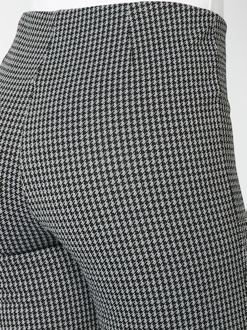 KOROSHI - Acampanado Pantalón 'Bell' en negro