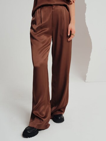 A LOT LESS Loose fit Pants 'Eve' in Brown: front