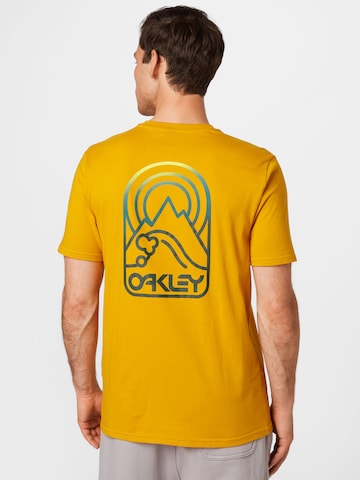 OAKLEY - Camisa funcionais 'Mountain Sun' em amarelo