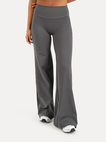 évasé Leggings ' Neola ' Smilodox en gris : devant