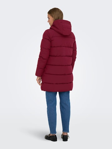 Cappotto invernale 'OLMDolly' di Only Maternity in rosso